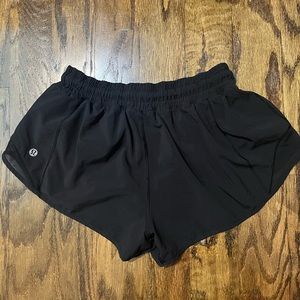 Lululemon Hotty Hot Shorts 2.5